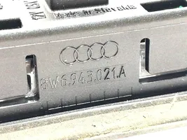 Audi Q2 - Éclairage de plaque d'immatriculation 8W6943021A