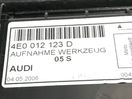 Audi A8 S8 D3 4E Työkalupakki 4E0012123D