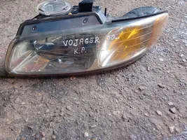 Chrysler Voyager Lampa przednia 