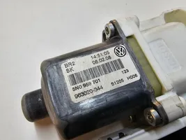 Volkswagen Tiguan Moteur de lève-vitre de porte avant 5N0959701