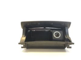 Mercedes-Benz E W211 Auton tuhkakuppi A2118100430