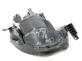 Mitsubishi L200 Lampa przednia 90736300