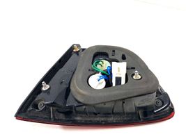 KIA Rio Luci posteriori del portellone del bagagliaio 924031W2