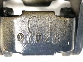 Opel Antara Cerniera inferiore della portiera anteriore 07D24