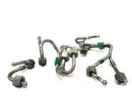 Renault Megane III Fuel injector supply line/pipe 592000