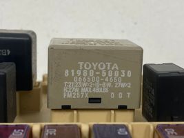 Toyota Yaris Verso Ramka / Moduł bezpieczników 8198050030