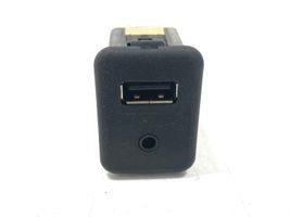 Chevrolet Volt I USB socket connector 25832462