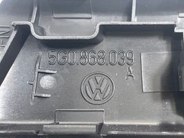 Volkswagen Golf VII Klamka drzwi tylnych 5G0868039A