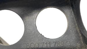 Seat Ibiza III (6L) Vaihteenvalitsimen vaijerin kiinnike 6Q0711789G