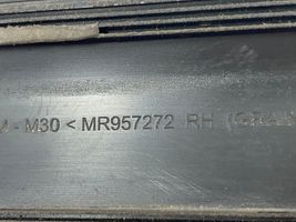 Mitsubishi Colt Listón embellecedor de la puerta delantera (moldura) MR957276ZZ