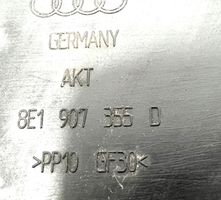 Audi A4 S4 B7 8E 8H Dangtelis saugiklių dėžės 8E1907355D