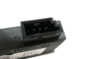 BMW 7 E65 E66 Przełącznik / Przycisk otwierania klapy bagażnika 61318379766