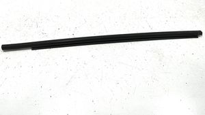 Suzuki Vitara (LY) Listwa / Uszczelka szyby drzwi tylnych 