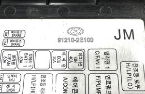 Hyundai Tucson JM Pokrywa skrzynki bezpieczników 912102E100