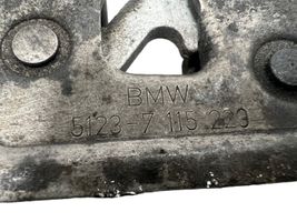 BMW 5 E60 E61 Konepellin lukituksen vastakappale 51237115229