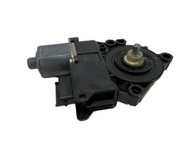 KIA Venga Moteur de lève-vitre de porte avant 824501P010