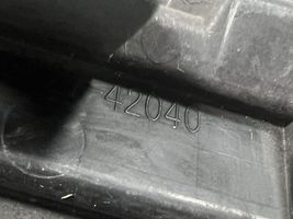 Toyota RAV 4 (XA40) Kratka dolna zderzaka przedniego 5312842040