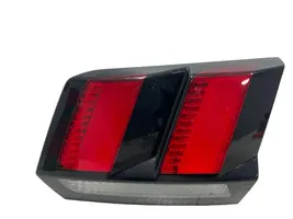 Peugeot 3008 II Lampy tylnej klapy bagażnika 9810477780