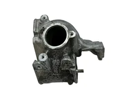 Renault Clio III Supporto della valvola di raffreddamento EGR 2504710