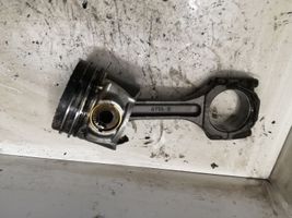 Hyundai Trajet Piston with connecting rod 