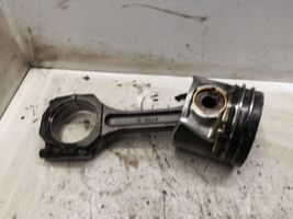 Hyundai Trajet Piston with connecting rod 