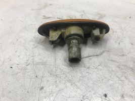 Mazda 626 Indicatore di direzione del parafango anteriore 21461612