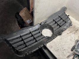 Volkswagen PASSAT B5.5 Griglia superiore del radiatore paraurti anteriore 3B0853651