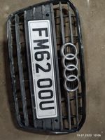 Audi A5 8T 8F Rejilla superior del radiador del parachoques delantero 8T0853651G