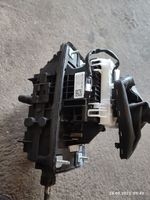 Audi A5 8T 8F Pavarų perjungimo mechanizmas (kulysa) (salone) 8K2713041AD
