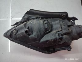 KIA Carens II Lampa przednia 