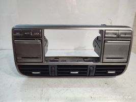 Nissan X-Trail T30 Rejilla de ventilación central del panel E5715161500