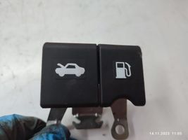 Nissan Qashqai+2 Bouton interrupteur de trappe à essence 