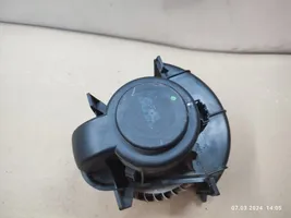 Volkswagen Touareg I Heater fan/blower 7L0820021Q