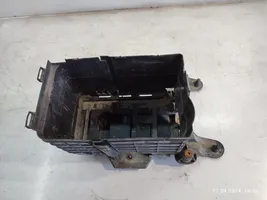 Volkswagen Touran I Vassoio scatola della batteria 1K0915333B