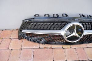 Mercedes-Benz CLA C118 X118 Etupuskurin ylempi jäähdytinsäleikkö A1188880000