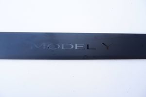 Tesla Model Y Copertura del rivestimento del sottoporta anteriore 149430100B