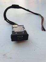 BMW X1 F48 F49 USB-pistokeliitin 8711939