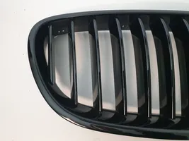 BMW 5 F10 F11 Grille calandre supérieure de pare-chocs avant 7203204