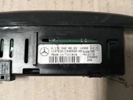 Mercedes-Benz A W176 Pysäköintitutkan anturin näyttö (PDC) A1725420023