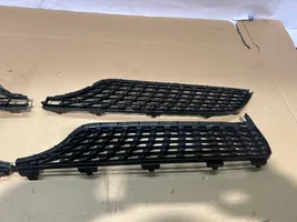 Mercedes-Benz A W176 Grille calandre supérieure de pare-chocs avant A1768882260