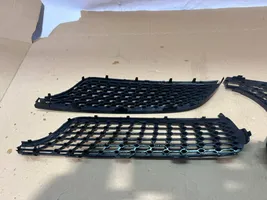 Mercedes-Benz A W176 Maskownica / Grill / Atrapa górna chłodnicy A1768882260