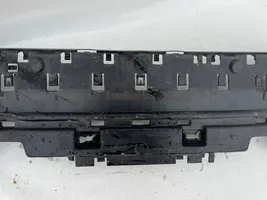 BMW 5 G30 G31 Staffa di rinforzo montaggio del paraurti posteriore 8064714