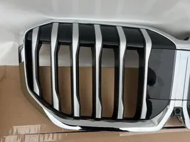 BMW 2 Active Tourer U06 Grille calandre supérieure de pare-chocs avant 8737189