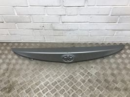 Toyota Auris E180 Moldura de la puerta trasera 7681102E50