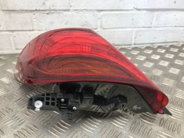 Toyota Yaris Aizmugurējais lukturis virsbūvē E41748902