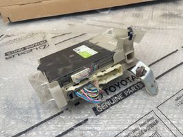 Toyota Verso-S Set scatola dei fusibili 8273052L70