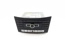 Mercedes-Benz E W212 Radio/CD/DVD/GPS-pääyksikkö A2129001826