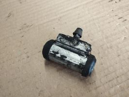 Nissan Note (E11) Tylny cylinder hamulcowy 