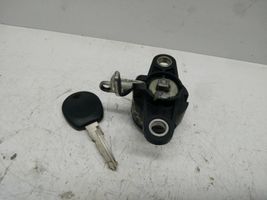 Audi 80 90 B2 Blocco/chiusura/serratura del portellone posteriore/bagagliaio 161827539D