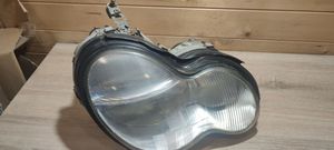 Mercedes-Benz C AMG W203 Lampa przednia 4401136R